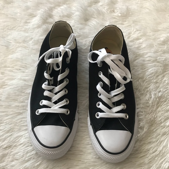 🆕Women Converse Shoes Size 7 - Picture 2 of 6